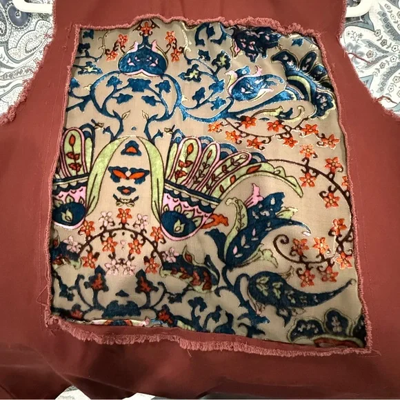 Vest Gimmicks by BKE bohemian Vest Paisley Back Size med NWOT - Picture 3 of 11